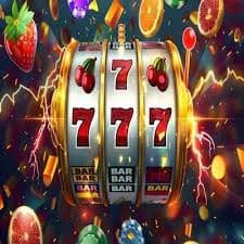 Tampilan gameplay seru dari game tembak ikan di wisnu777 dengan efek neon dan gelap